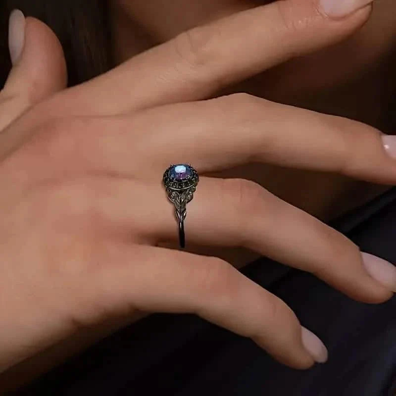 Bague vintage style gothique avec pierre synthétique arc-en-ciel et zircone noire imitation