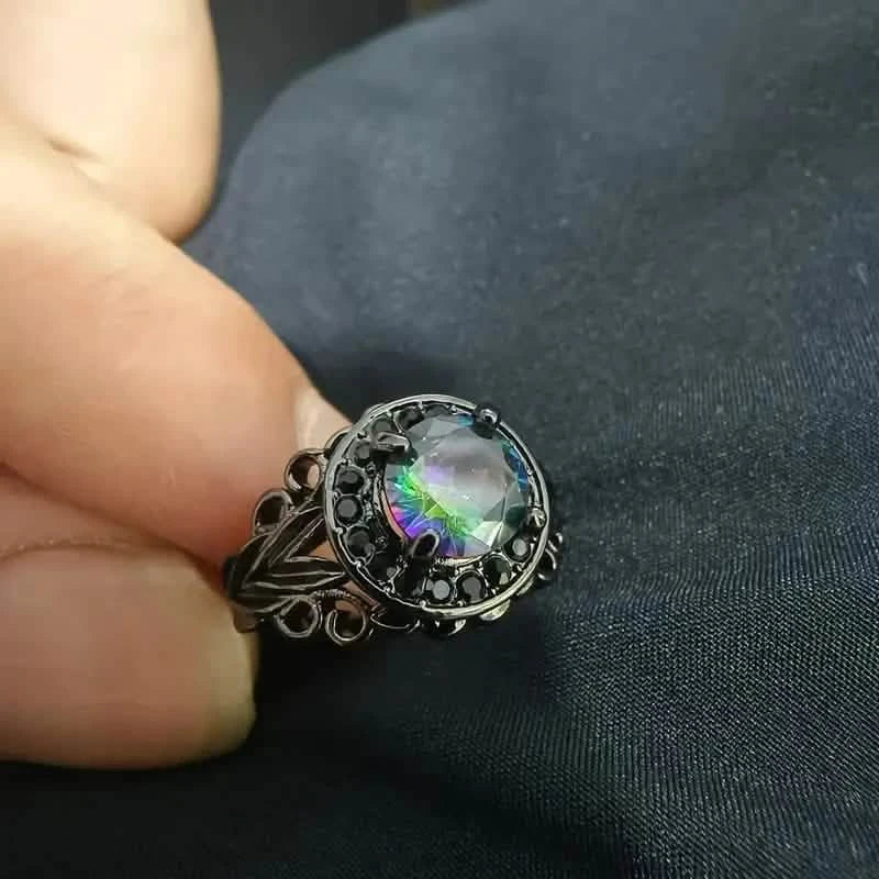 Bague vintage style gothique avec pierre synthétique arc-en-ciel et zircone noire imitation