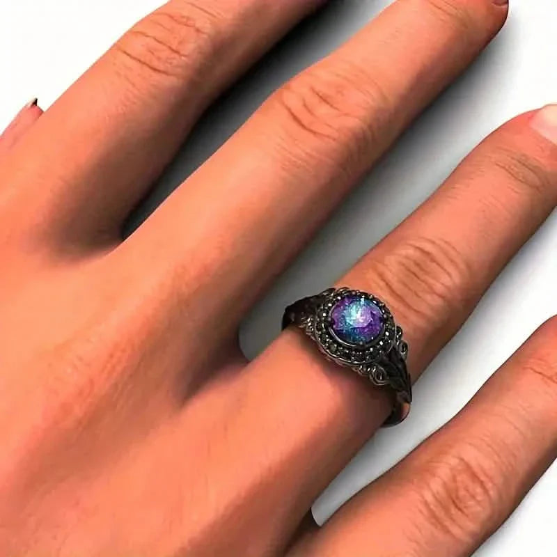 Bague vintage style gothique avec pierre synthétique arc-en-ciel et zircone noire imitation