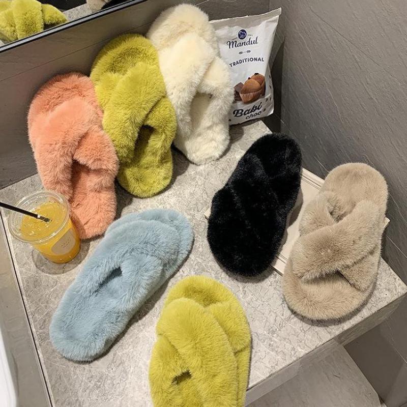 Chaussons Doux et Moelleux en Fourrure pour Femmes, Tongs Plates, Claquettes Poilues, Sandales d'Extérieur, Chaussons Femme Ouverts, Peluche, Bande Croisée, Polaire Confortable, Mousse à Mémoire de Forme, Chaussures d'Intérieur Hiver