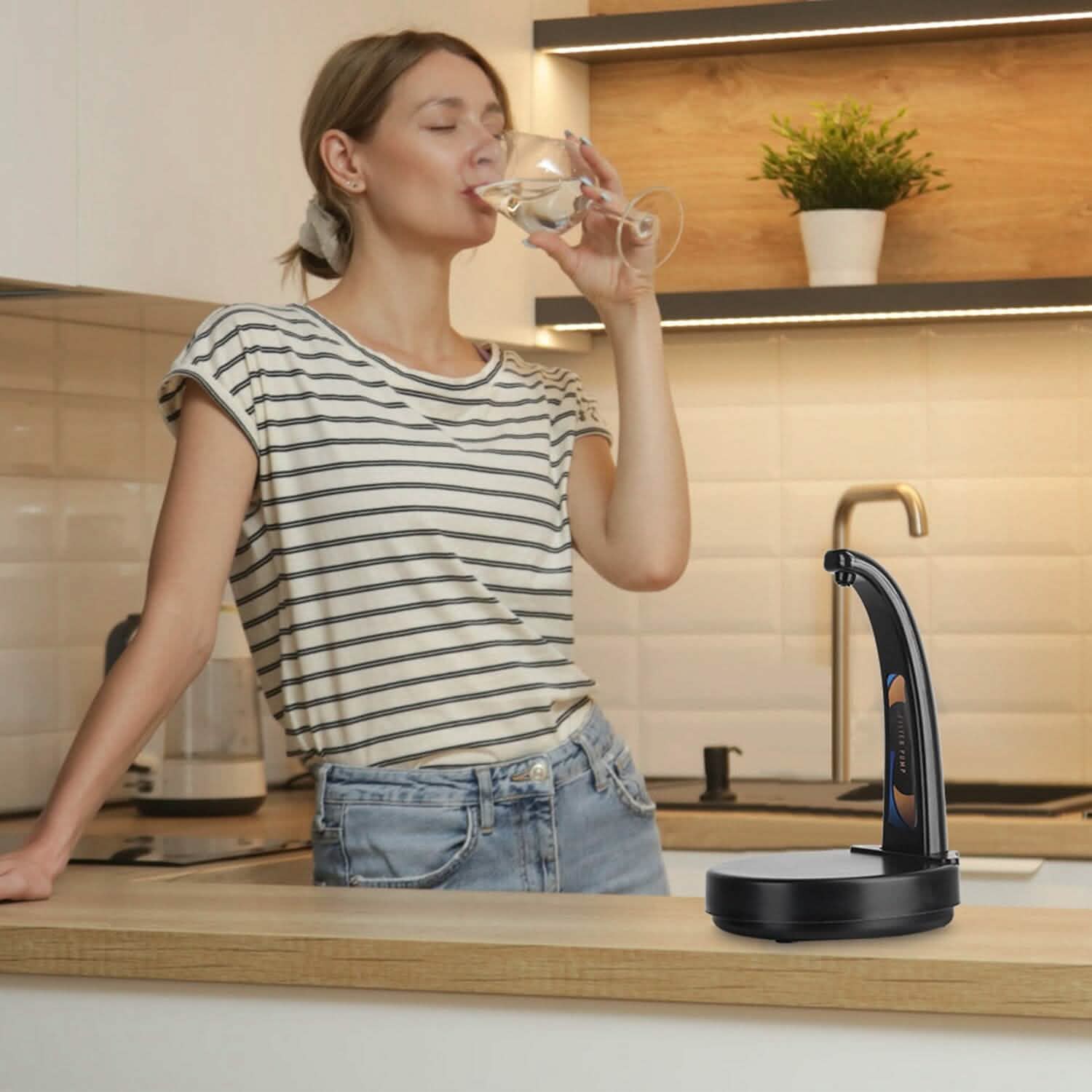 Distributeur d'eau Bouteille rechargeable USB Mini cruche d'eau pour les bouteilles d'eau de 1 à 5 gallons