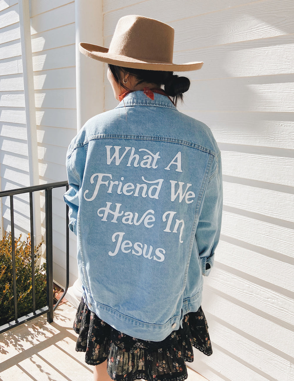 Veste en jean "Quel ami nous avons en Jésus"