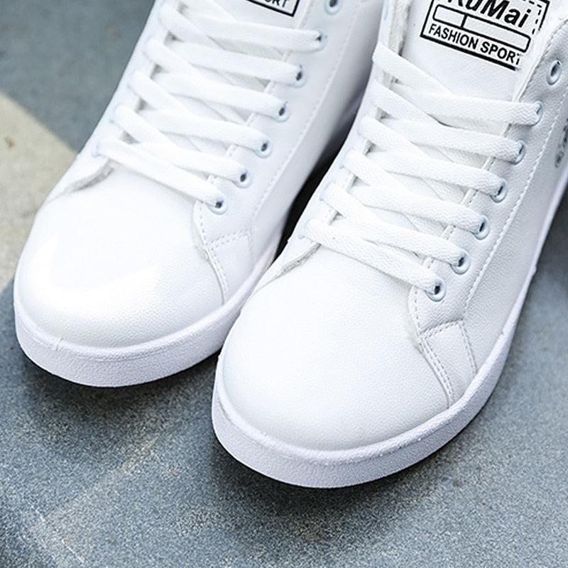 Baskets montantes en cuir confortables pour hommes, chaussures d'hiver en peluche blanches, style tendance, chaussures décontractées, baskets mode, chaussures de marche respirantes et confortables pour hommes