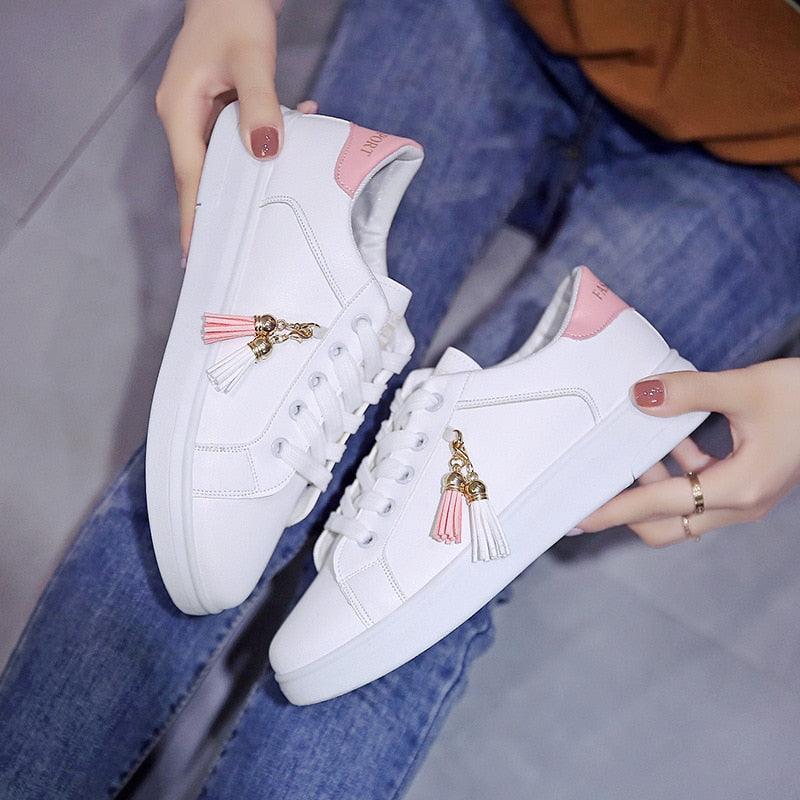 Baskets blanches respirantes pour femmes Baskets décontractées plates de sport basses Baskets classiques à lacets Chaussures confortables pour filles Chaussures plates décontractées pour femmes Baskets de marche élégantes et souples