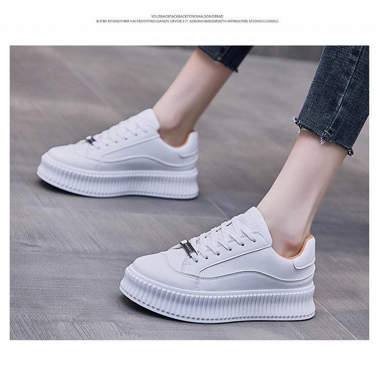 Chaussures épaisses de course de printemps pour femmes blanches Baskets confortables en cuir pour femmes Baskets plates de printemps Baskets vulcanisées d'extérieur à enfiler Baskets de sport à plateforme