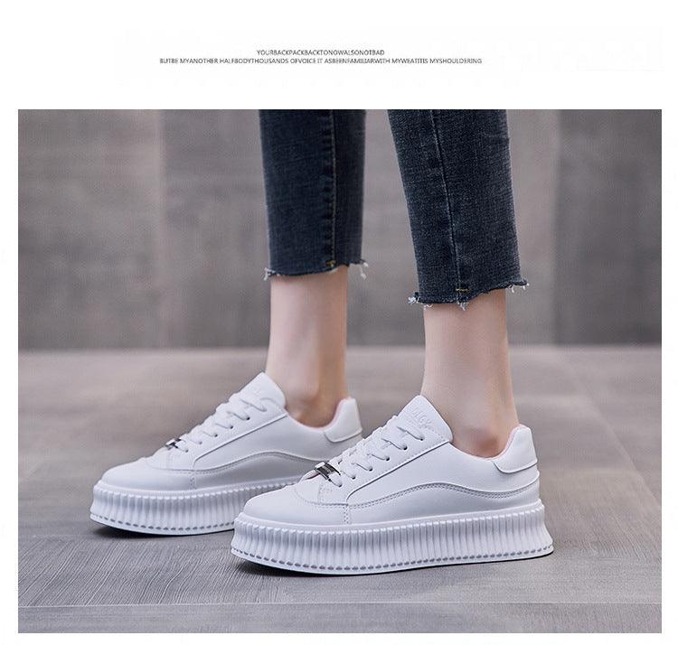 Chaussures épaisses de course de printemps pour femmes blanches Baskets confortables en cuir pour femmes Baskets plates de printemps Baskets vulcanisées d'extérieur à enfiler Baskets de sport à plateforme