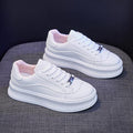 Chaussures épaisses de course de printemps pour femmes blanches Baskets confortables en cuir pour femmes Baskets plates de printemps Baskets vulcanisées d'extérieur à enfiler Baskets de sport à plateforme