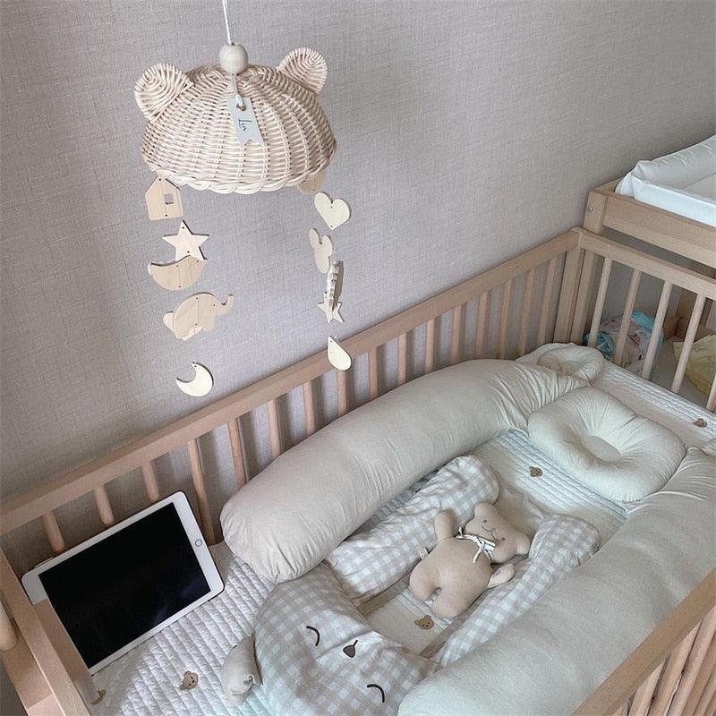 Carillon Éolien avec Pendentif en Bois Décoration de Chambre d'Enfant Ornements Muraux Nuages et Étoiles Pendentif Apaisant Jouet Décoration de Crèche Cadeau pour Nouveaux-nés Garçons et Filles
