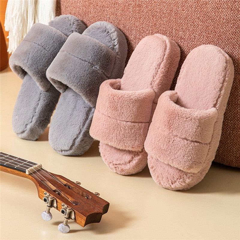 Pantoufles d'hiver pour femmes en peluche, tongs moelleuses, chaussures chaudes à semelle épaisse et douce pour l'intérieur, chaussons à fourrure pour femmes, chaussons fantaisie à bout ouvert en peluche