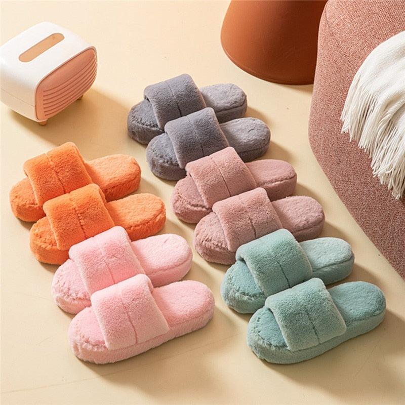 Pantoufles d'hiver pour femmes en peluche, tongs moelleuses, chaussures chaudes à semelle épaisse et douce pour l'intérieur, chaussons à fourrure pour femmes, chaussons fantaisie à bout ouvert en peluche