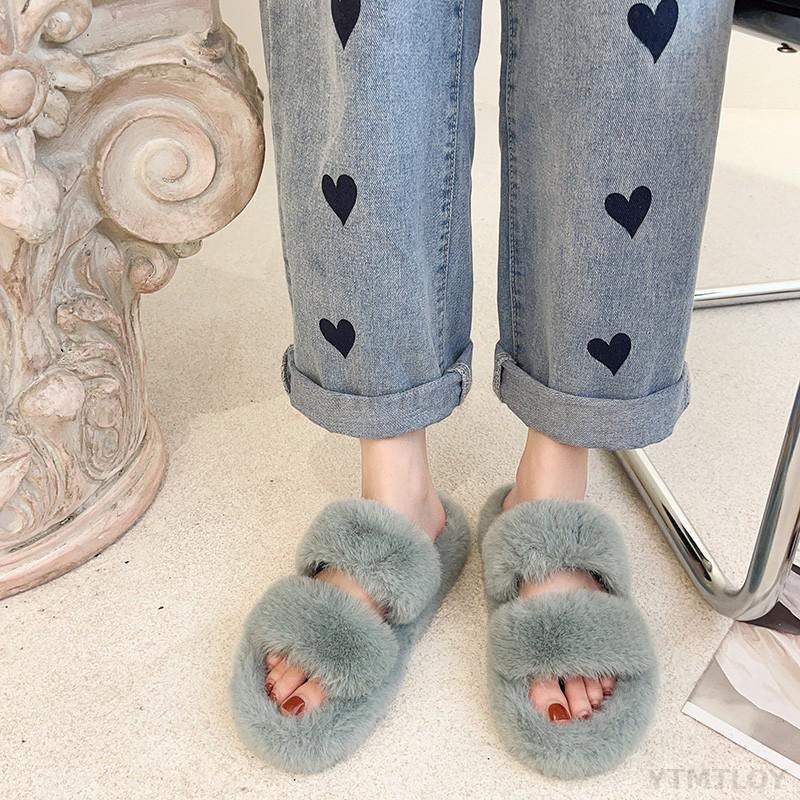 Pantoufles d'intérieur en fausse fourrure pour femmes - Chaussons chauds en peluche ouverts pour la maison, confortables et douillets, pour l'intérieur et l'extérieur.