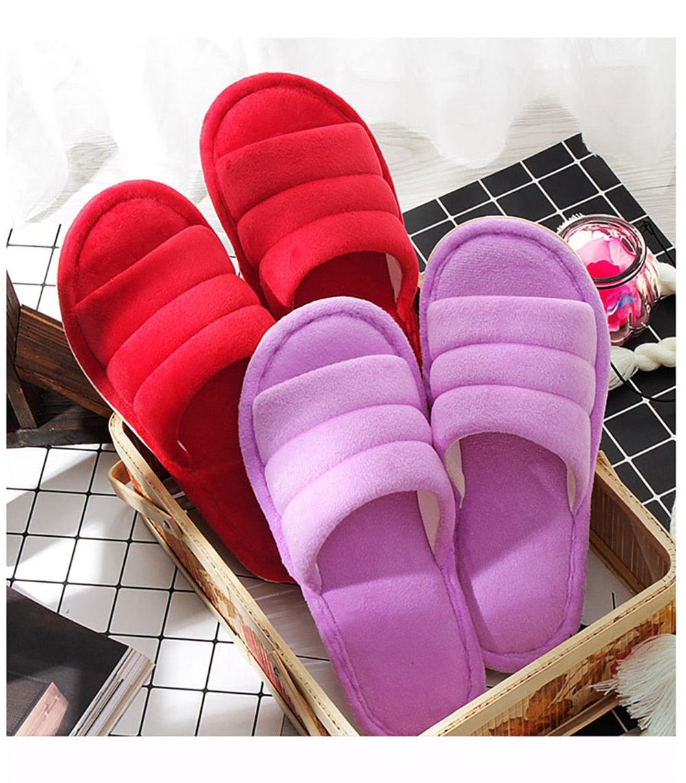 Pantoufles d'hiver femme Chaussons d'intérieur doux Tongs Peluche Chaude Sandales d'hôtel Antidérapantes Chambre Mousse à mémoire de forme Confortables Chaussons à enfiler avec semelle antidérapante