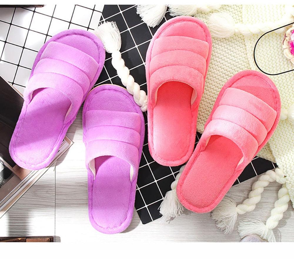 Pantoufles d'hiver femme Chaussons d'intérieur doux Tongs Peluche Chaude Sandales d'hôtel Antidérapantes Chambre Mousse à mémoire de forme Confortables Chaussons à enfiler avec semelle antidérapante