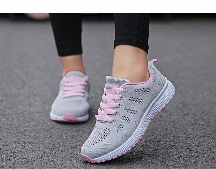 Chaussures plates en maille respirante pour femmes, baskets blanches décontractées, chaussures de sport vulcanisées pour femmes, nouvelles chaussures de marche et de tennis d'été