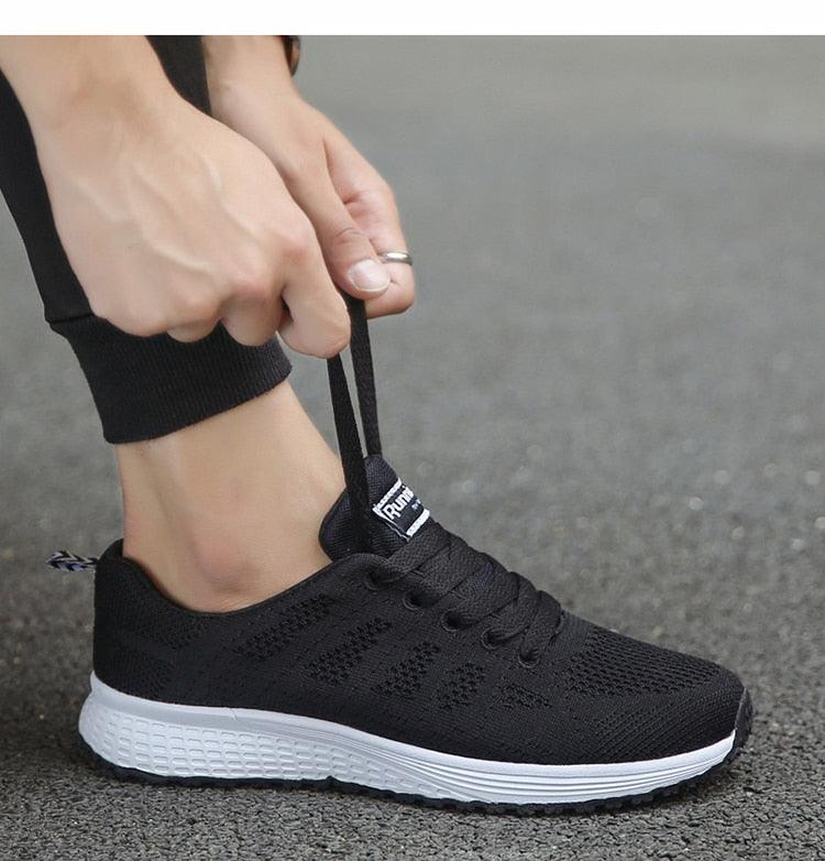 Chaussures plates en maille respirante pour femmes, baskets blanches décontractées, chaussures de sport vulcanisées pour femmes, nouvelles chaussures de marche et de tennis d'été