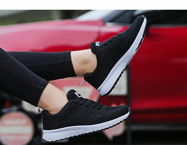 Chaussures plates en maille respirante pour femmes, baskets blanches décontractées, chaussures de sport vulcanisées pour femmes, nouvelles chaussures de marche et de tennis d'été