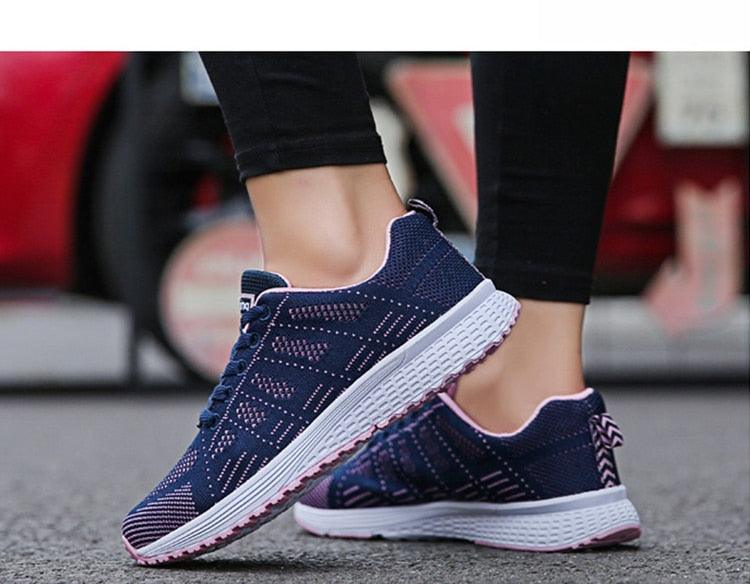 Chaussures plates en maille respirante pour femmes, baskets blanches décontractées, chaussures de sport vulcanisées pour femmes, nouvelles chaussures de marche et de tennis d'été