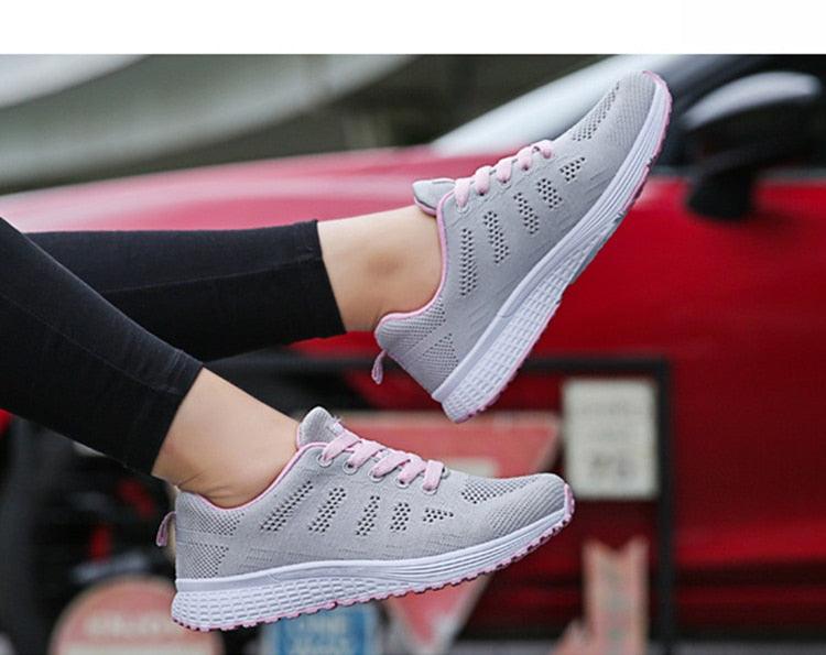Chaussures plates en maille respirante pour femmes, baskets blanches décontractées, chaussures de sport vulcanisées pour femmes, nouvelles chaussures de marche et de tennis d'été