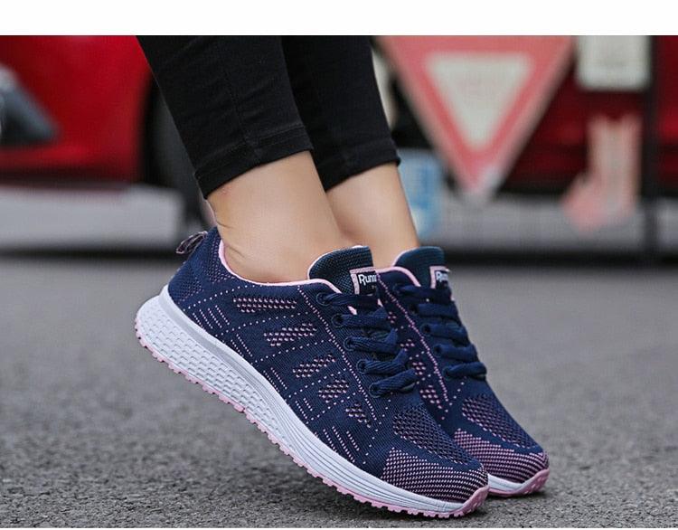 Chaussures plates en maille respirante pour femmes, baskets blanches décontractées, chaussures de sport vulcanisées pour femmes, nouvelles chaussures de marche et de tennis d'été