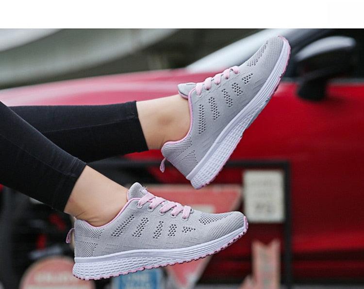 Chaussures plates en maille respirante pour femmes, baskets blanches décontractées, chaussures de sport vulcanisées pour femmes, nouvelles chaussures de marche et de tennis d'été
