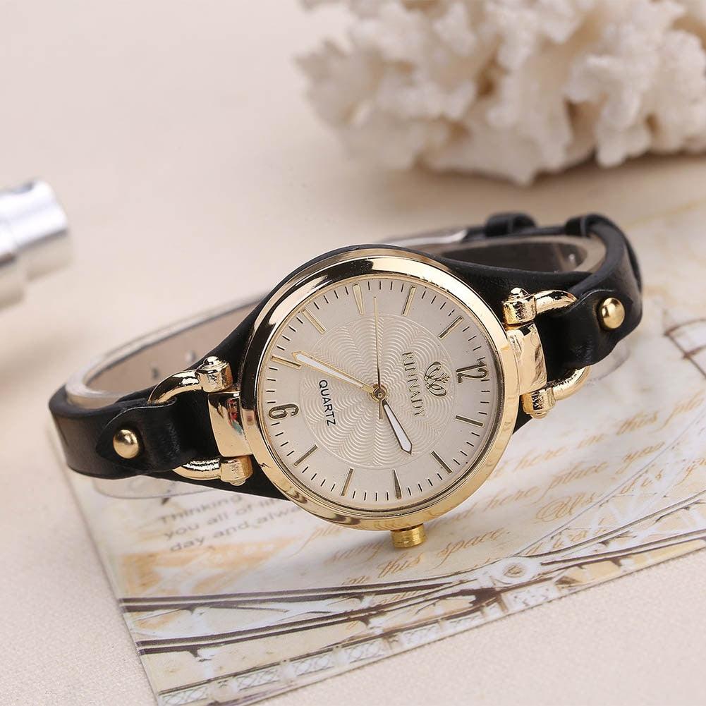 Montres décontractées pour femmes Cadran rond Bracelet en cuir PU Montre-bracelet analogique à quartz Montre de luxe à la mode Montres unisexes Bracelet en cuir Montre-bracelet analogique à quartz