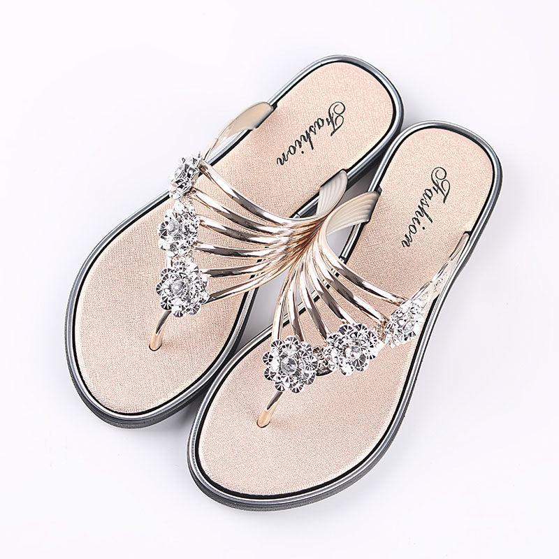 Sandales de plage antidérapantes de haute qualité pour femmes, sandales décontractées dorées à cristaux pour l'été à la maison, sandales plates extensibles à lanières en T, tongs à strass scintillants pour femmes.