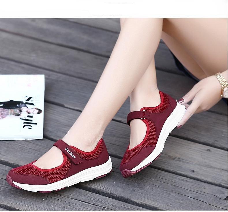 Baskets plates décontractées à la mode en maille respirante pour femmes Chaussures d'été plates et souples à la mode légères à enfiler super légères pour femmes