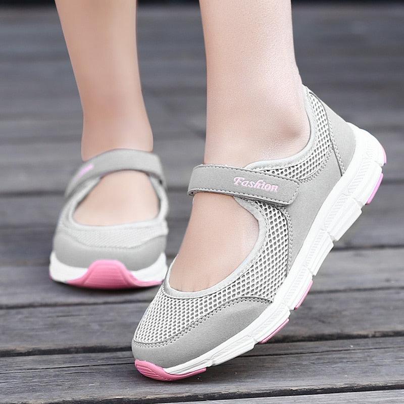 Baskets plates décontractées à la mode en maille respirante pour femmes Chaussures d'été plates et souples à la mode légères à enfiler super légères pour femmes