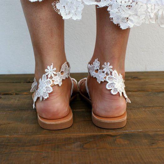 Chaussures Plates Femme Été Sandales Bohèmes Lanières Dentelle Style Floral Sandales Blanches Chaussures de Plage Clip Orteil Décontractées Dentelle Floral Tongs de Plage Chaussures Confortables Sandales d'Été Élégantes à Bague d'Orteil