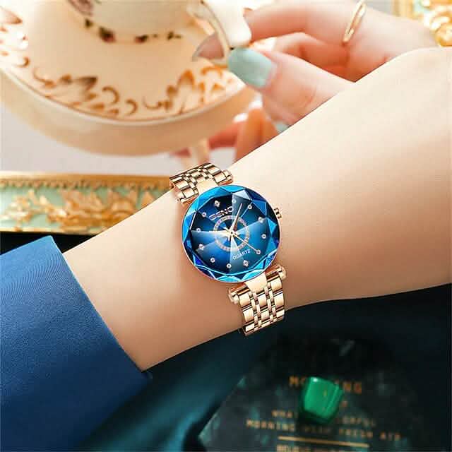 Montre classique à quartz dorée et argentée pour femme