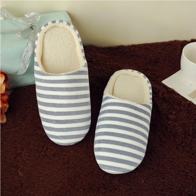 Pantoufles d'intérieur pour femmes Chaussons en peluche chauds pour la maison Automne Hiver Femme Maison Appartement Chausson doux Pantoufles silencieuses Semelle intérieure en polaire moelleuse Chaussons duveteux pour la maison et la chambre à coucher