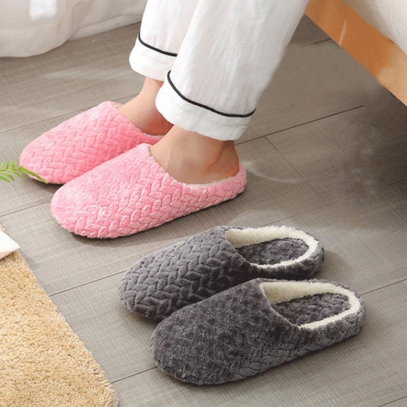 Pantoufles d'intérieur pour femmes Chaussons en peluche chauds pour la maison Automne Hiver Femme Maison Appartement Chausson doux Pantoufles silencieuses Semelle intérieure en polaire moelleuse Chaussons duveteux pour la maison et la chambre à coucher
