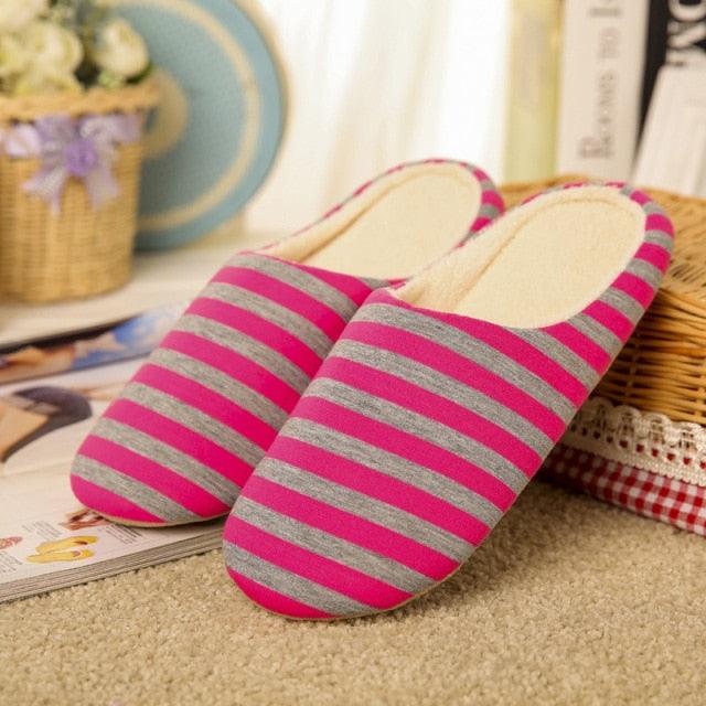 Pantoufles d'intérieur pour femmes Chaussons en peluche chauds pour la maison Automne Hiver Femme Maison Appartement Chausson doux Pantoufles silencieuses Semelle intérieure en polaire moelleuse Chaussons duveteux pour la maison et la chambre à coucher