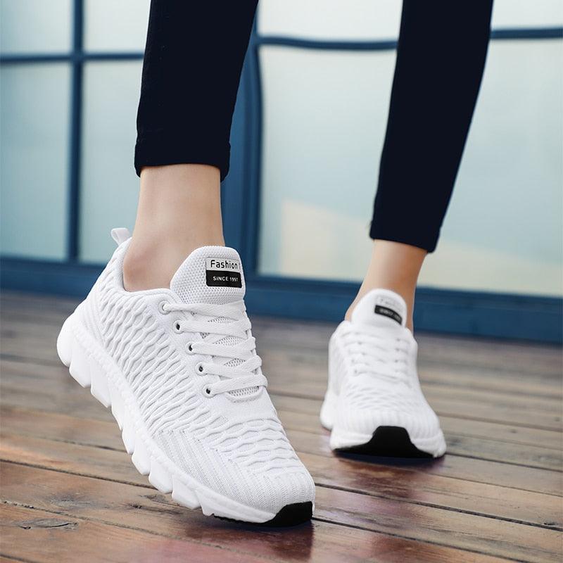 Baskets de course pour femmes Chaussures plates respirantes pour femmes Baskets décontractées légères à lacets Baskets légères décontractées d'extérieur en maille respirante Baskets de sport à la mode pour femmes