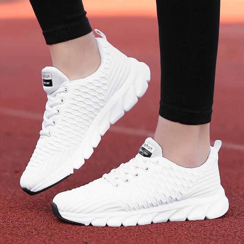 Baskets de course pour femmes Chaussures plates respirantes pour femmes Baskets décontractées légères à lacets Baskets légères décontractées d'extérieur en maille respirante Baskets de sport à la mode pour femmes