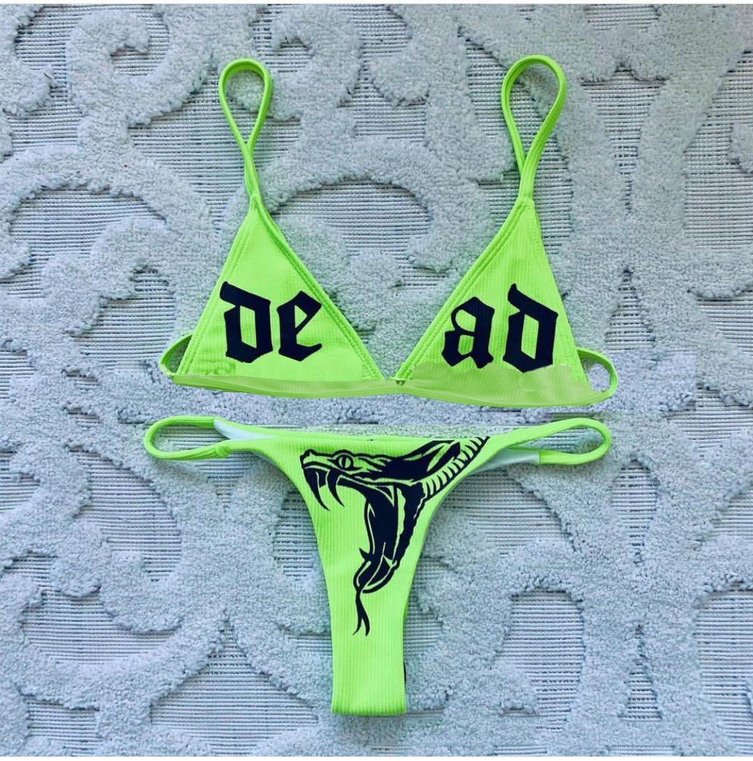 Maillots de bain drôles imprimés 2 pièces pour femmes Maillot de bain triangle festonné imprimé deux pièces pour femmes avec bas décolleté en V profond, coussinets de poitrine détachables, hauts à bretelles et bas triangulaires