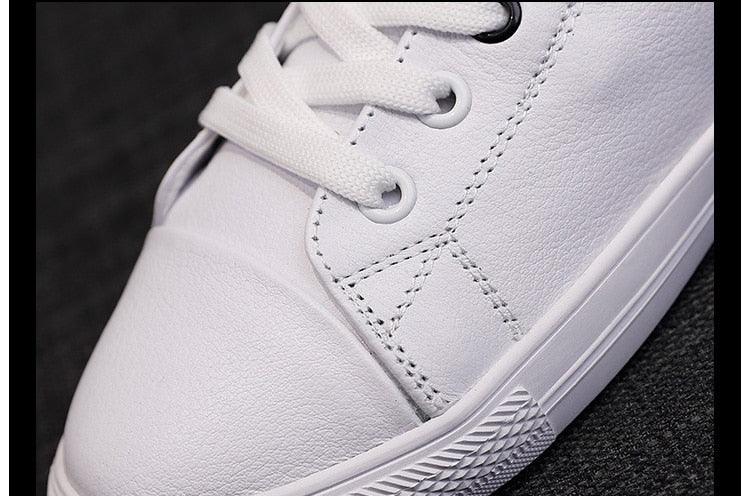 Baskets en cuir véritable pour femmes Chaussures de sport décontractées à la mode Chaussures vulcanisées pour femmes Chaussures plates d'été en cuir pour femmes Baskets décontractées à lacets blanches à la mode