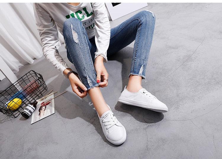 Baskets en cuir véritable pour femmes Chaussures de sport décontractées à la mode Chaussures vulcanisées pour femmes Chaussures plates d'été en cuir pour femmes Baskets décontractées à lacets blanches à la mode