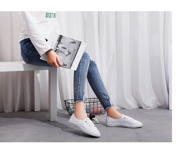 Baskets en cuir véritable pour femmes Chaussures de sport décontractées à la mode Chaussures vulcanisées pour femmes Chaussures plates d'été en cuir pour femmes Baskets décontractées à lacets blanches à la mode
