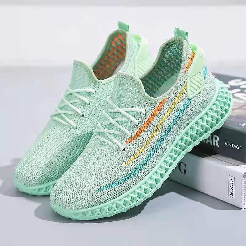 Chaussures de course pour femmes d'été en tissu tissé Sneakers de sport mode décontractée Chaussures de marche en maille respirante antidérapantes légères et respirantes Chaussures de course en maille au design confortable