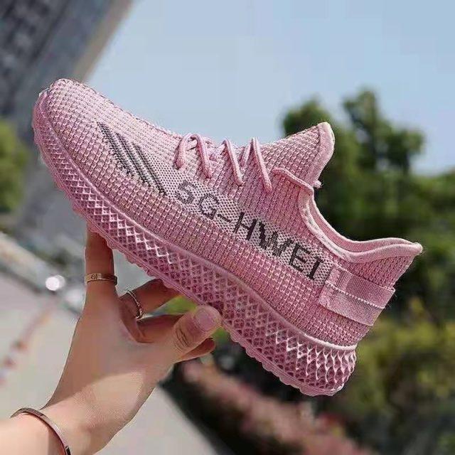Chaussures de course pour femmes d'été en tissu tissé Sneakers de sport mode décontractée Chaussures de marche en maille respirante antidérapantes légères et respirantes Chaussures de course en maille au design confortable