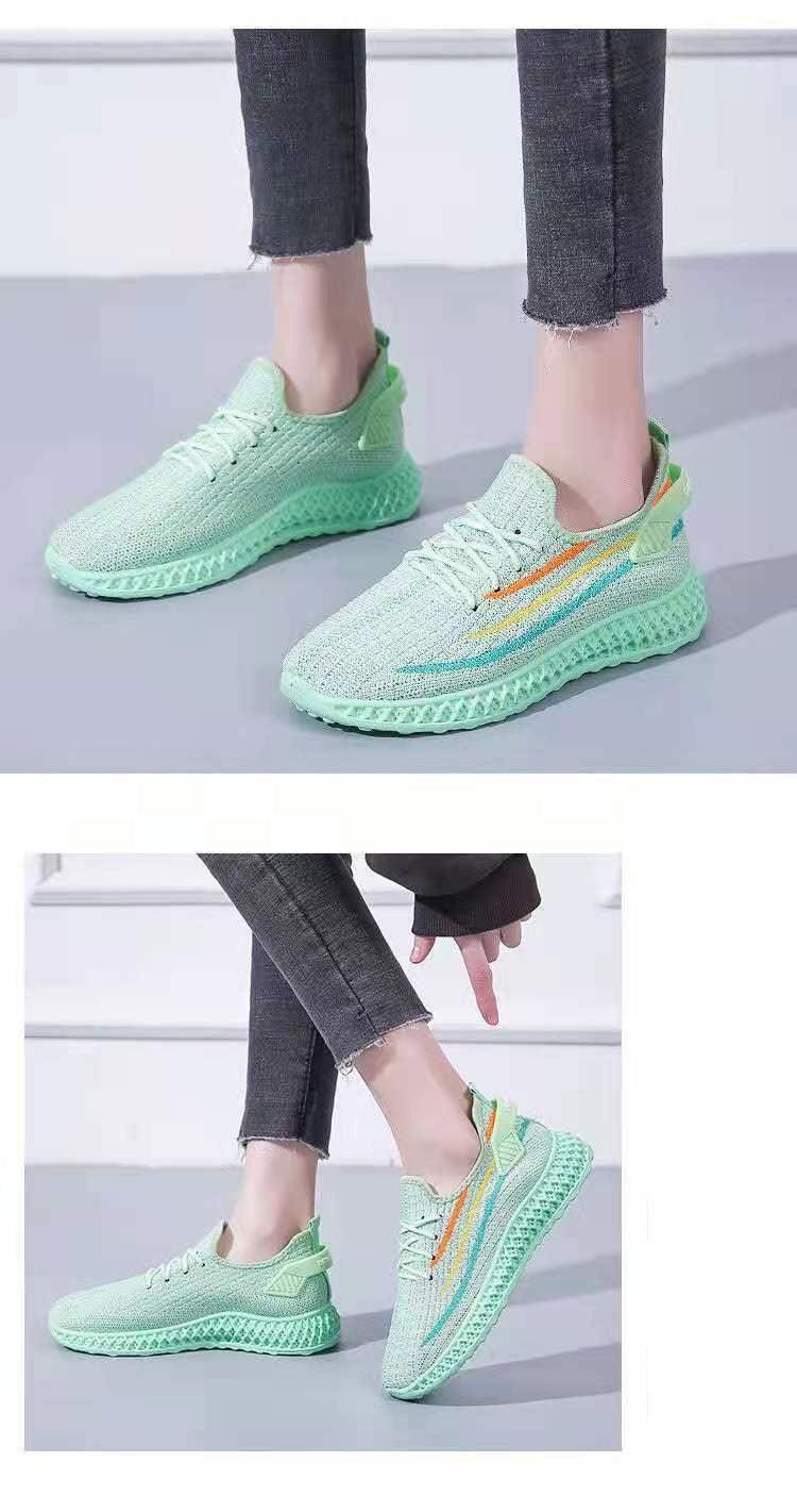 Chaussures de course pour femmes d'été en tissu tissé Sneakers de sport mode décontractée Chaussures de marche en maille respirante antidérapantes légères et respirantes Chaussures de course en maille au design confortable