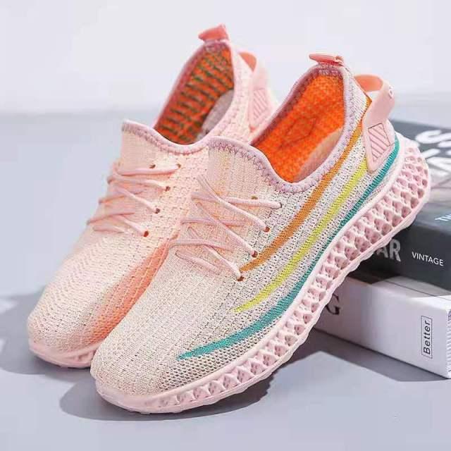 Chaussures de course pour femmes d'été en tissu tissé Sneakers de sport mode décontractée Chaussures de marche en maille respirante antidérapantes légères et respirantes Chaussures de course en maille au design confortable