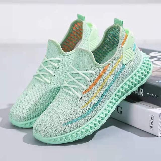Chaussures de course pour femmes d'été en tissu tissé Sneakers de sport mode décontractée Chaussures de marche en maille respirante antidérapantes légères et respirantes Chaussures de course en maille au design confortable