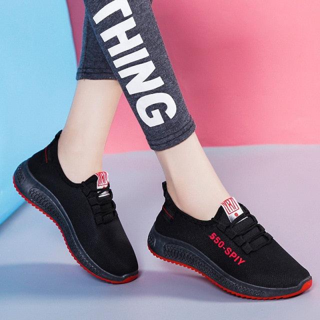 Chaussures de course pour femmes d'été en tissu tissé Sneakers de sport mode décontractée Chaussures de marche en maille respirante antidérapantes légères et respirantes Chaussures de course en maille au design confortable