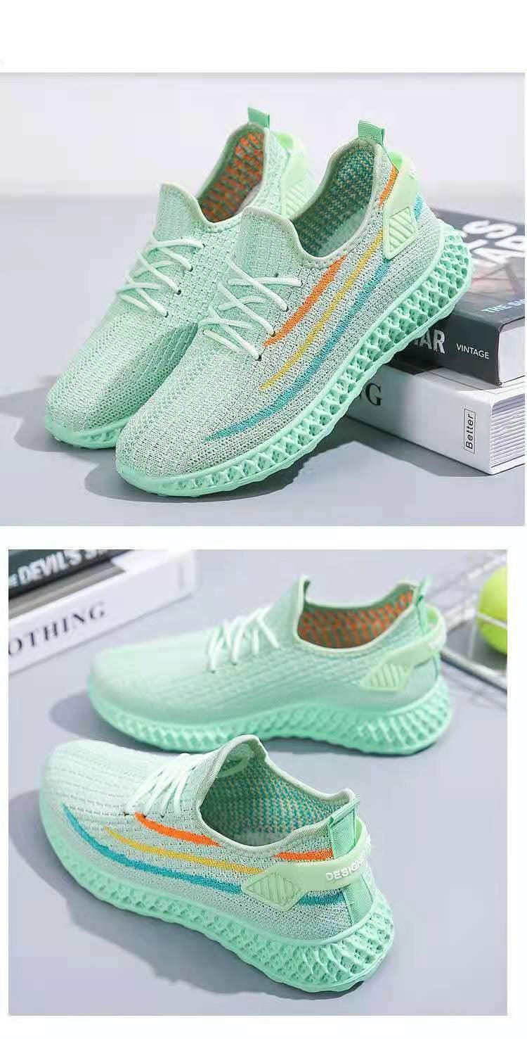 Chaussures de course pour femmes d'été en tissu tissé Sneakers de sport mode décontractée Chaussures de marche en maille respirante antidérapantes légères et respirantes Chaussures de course en maille au design confortable
