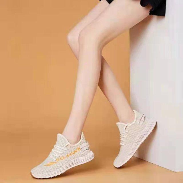 Chaussures de course pour femmes d'été en tissu tissé Sneakers de sport mode décontractée Chaussures de marche en maille respirante antidérapantes légères et respirantes Chaussures de course en maille au design confortable
