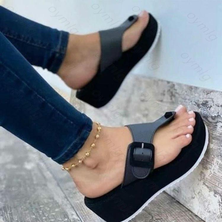 Sandales d'été pour femmes Chaussures de plage compensées à clip d'orteil et bride à boucle Chaussures décontractées en cuir Sandales plates d'été antidérapantes avec bride à boucle