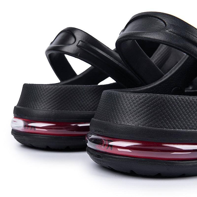 Sandales pour Femmes Été Trous Chaussures en Caoutchouc Sabots Chaussures de Jardin Noires Sandales Plates de Plage Sabots de Jardin Sandales Légères à Enfiler Classiques Réglables Chaussons de Marche d'Extérieur