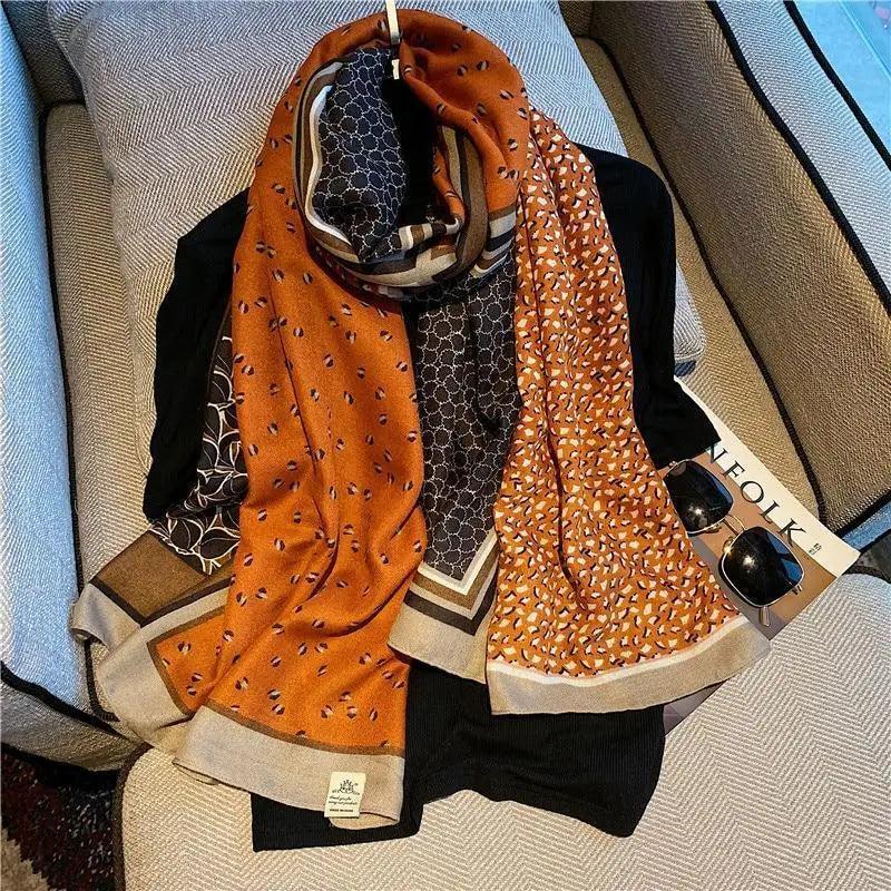 Foulard femme Imprimé léopard Coton Grande taille Écharpes pour l'hiver Châles Hiver Chaud Vêtements décontractés pour femme Jolis pompons floraux Coton ab Châles Lady Soie Wraps Foulards